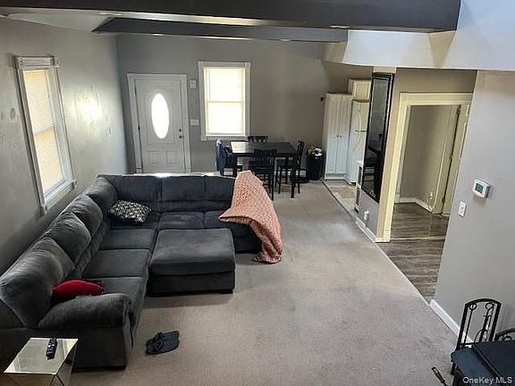 4th image of 6 Sycamore Ln