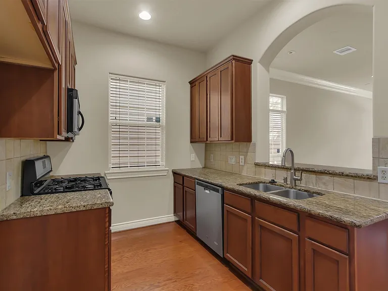 9006 Lakes At 610 Dr — Photo 11