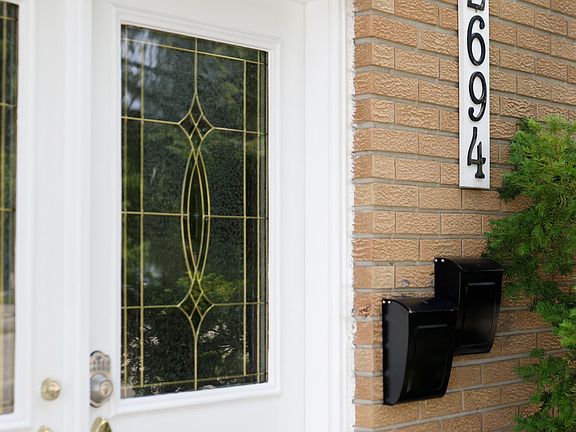 3rd image of 2694 Constable Rd