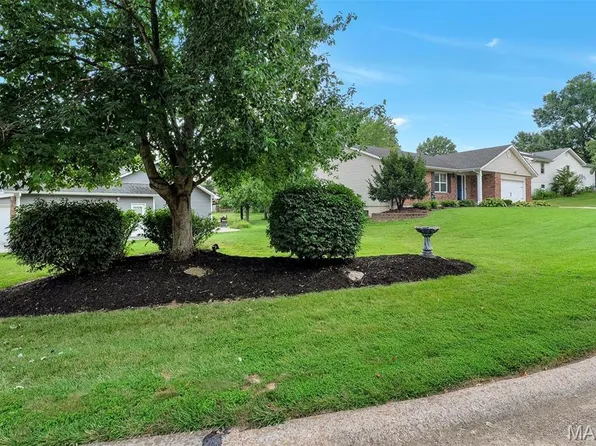 104 Cedar Crest Ct, Weldon Spring, MO 63304
