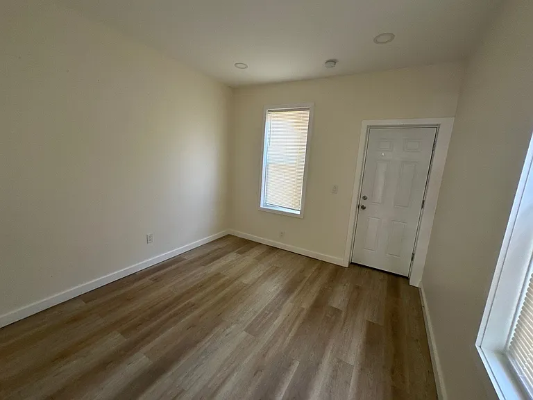 1288 E State St — Photo 12