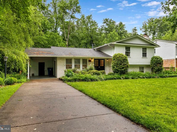 8800 Higdon Dr, Vienna, VA 22182