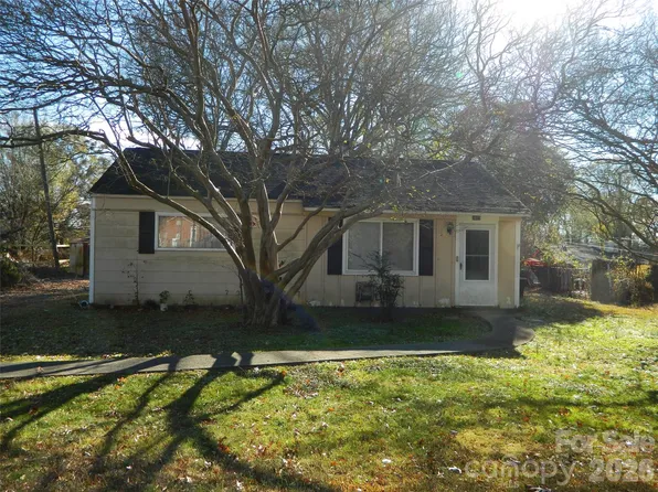 1017 Nations Dr, Charlotte, NC 28217