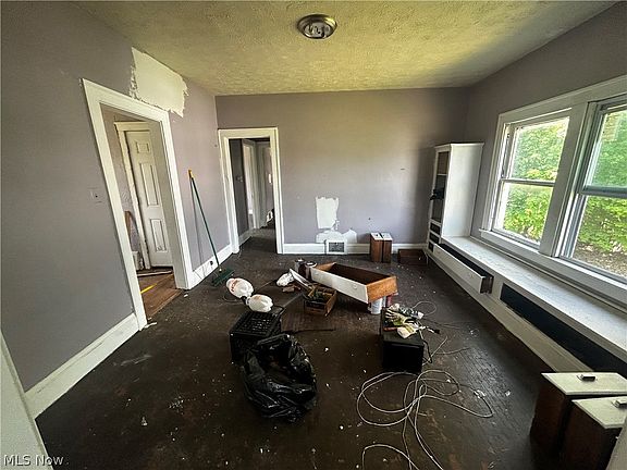 5th image of 11702 Tuscora Ave