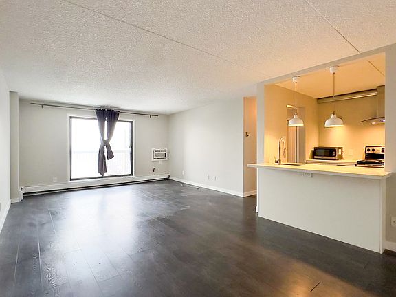 4th image of 77 Edmonton St #1002