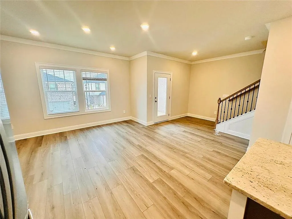4 bed, 3.5 bath, 2148 sqft, $2,600 — Photo 3