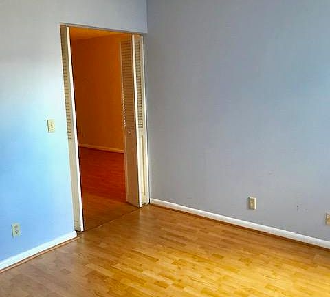 4th image of 6111 Elsinore Cir