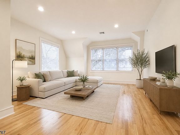 3rd image of 676 Bloomfield Ave #6
