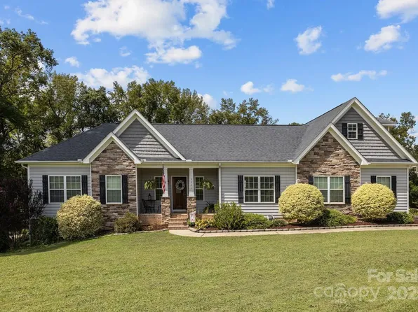 9301 Poinchester Dr, Mint Hill, NC 28227