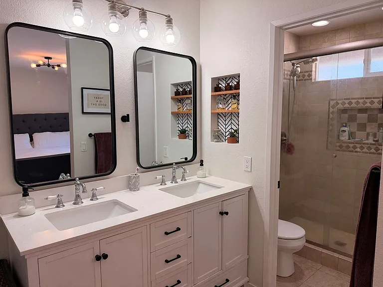 5255 Goldenridge Ct — Photo 16