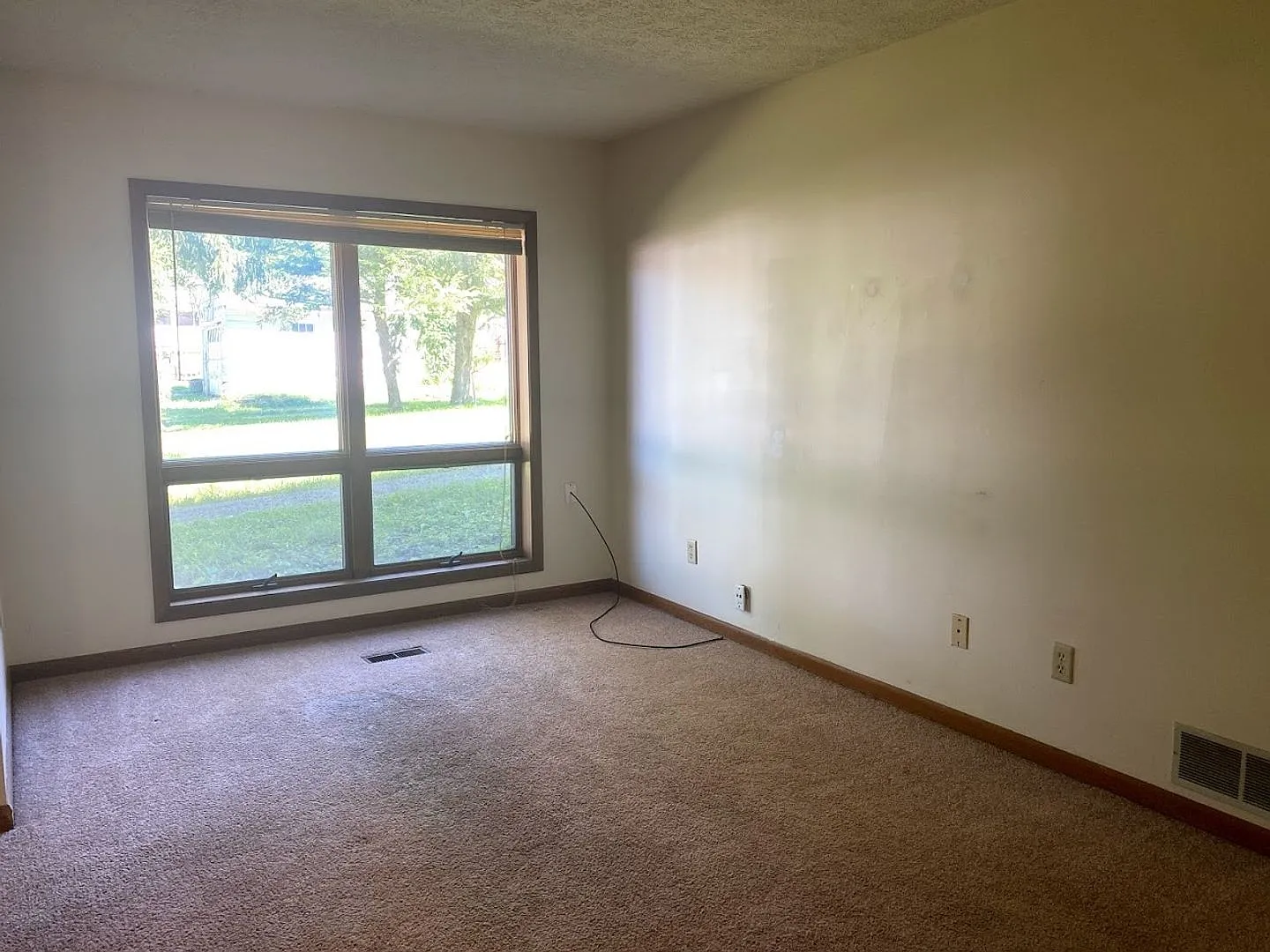 August 2027 Lower Level 2 Bedroom, 2 Bath Home With Large Yard (Great For Large Group!) — Photo 4