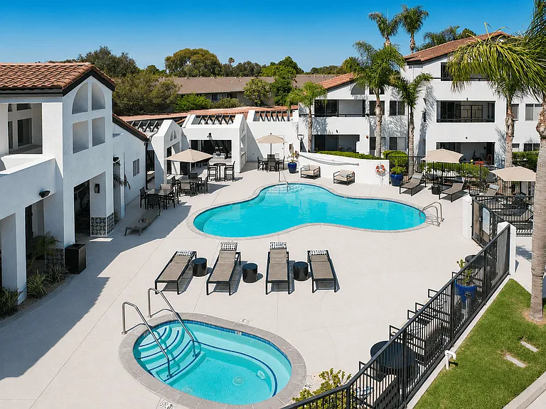 Newport Palms Apartments — Photo 41