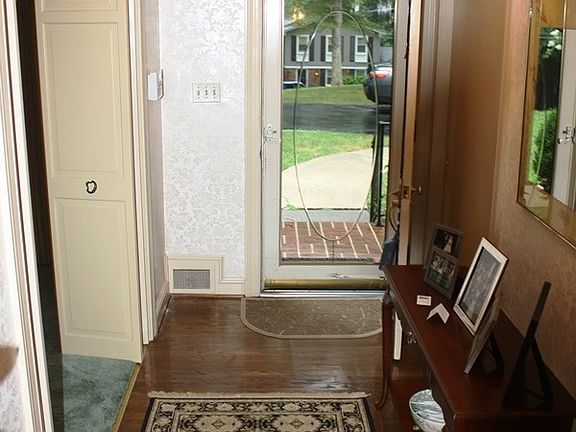 2nd image of 715 Susan Ln