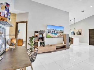 1260 S 13th Ave, Hollywood, FL 33019