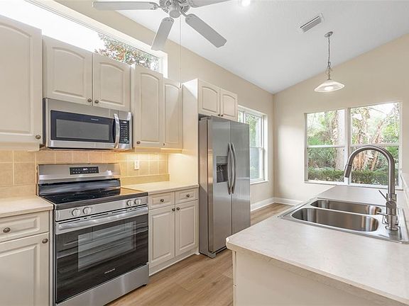 5th image of 21 VILLAGE VIEW DRIVE