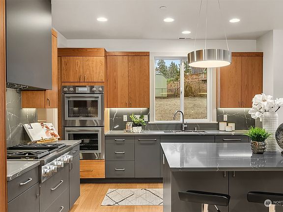 4th image of 115 244th St SW