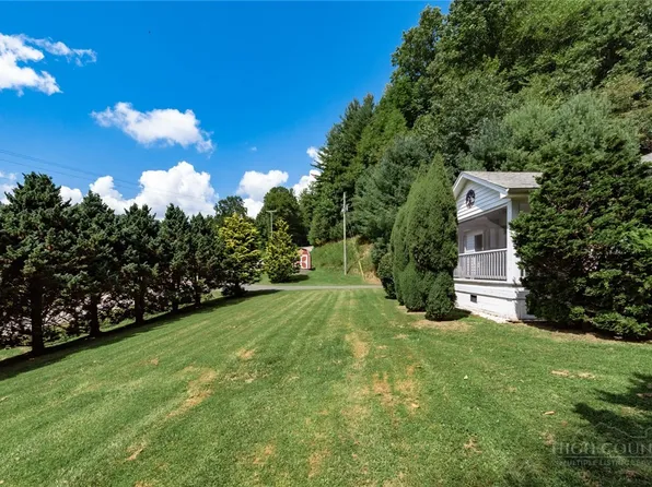 1384 E Staggs Creek Road, Lansing, NC 28643