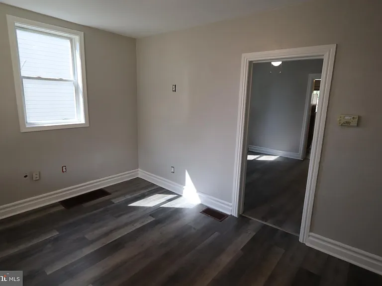 323 W North St — Photo 18