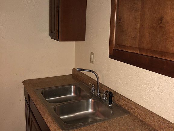 4th image of 310 S 11th St