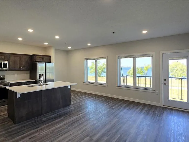 715 Lake Shore Dr NE #106 — Photo 12