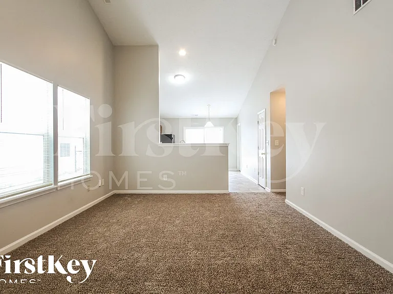 2283 Layton Park Ln — Photo 2