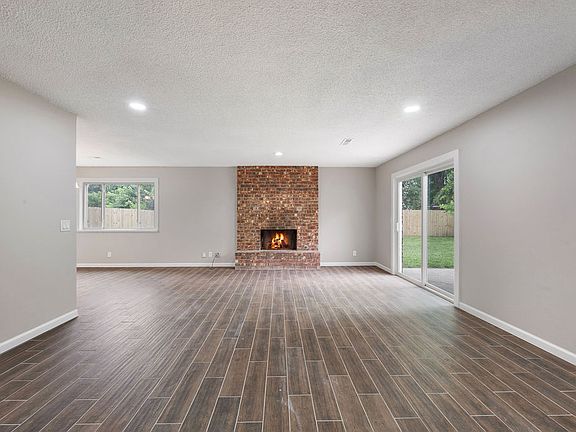 5th image of 1306 W Rolling Oaks Dr