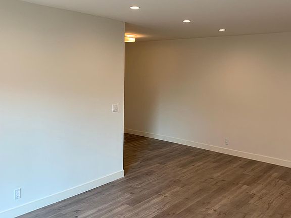 3rd image of 1000 N Orange Grove Ave #5