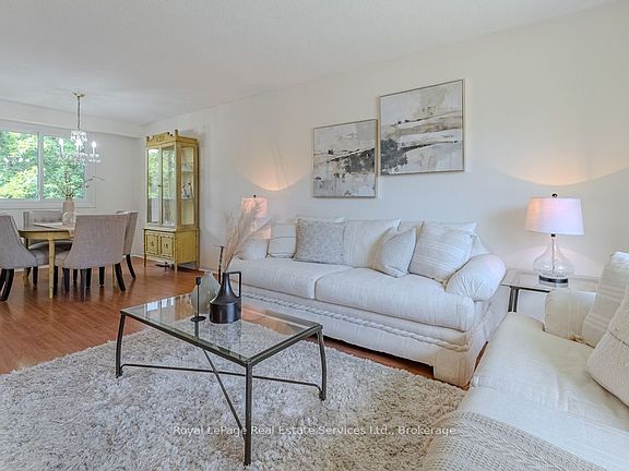 5th image of 668 Maclaren Dr