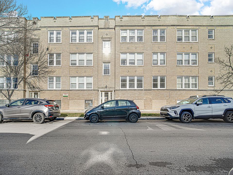 1st image of 2838 W Glenlake Ave #1C
