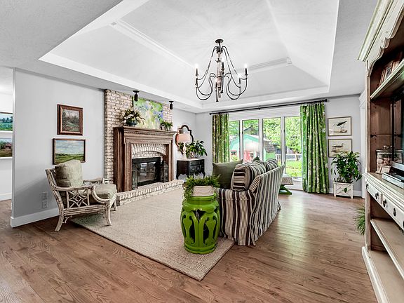 4th image of 2341 S Laurel Avenue