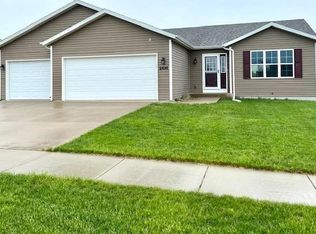 2435 Quail Ridge Dr, Janesville, WI 53545