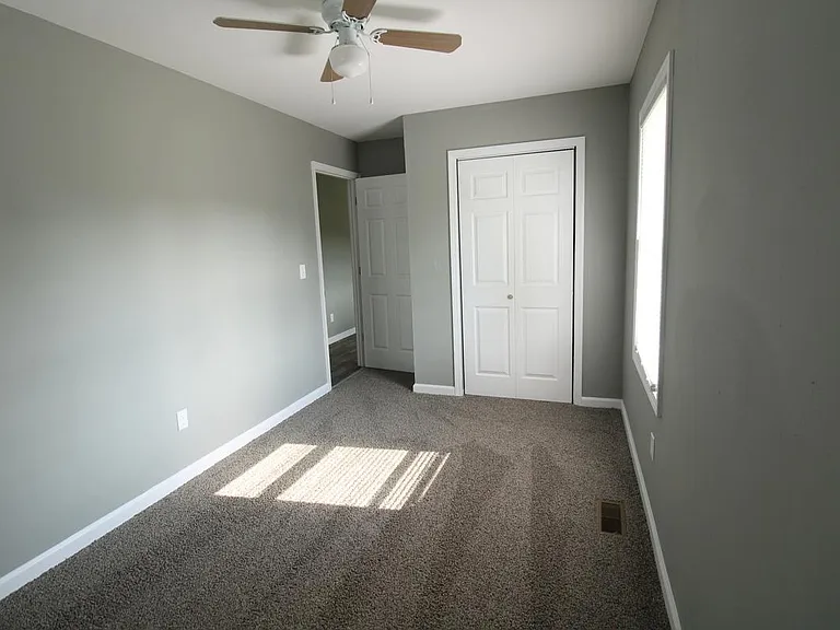 1803 Roxbury Dr — Photo 7