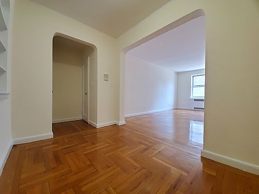 2nd image of 140 Van Cortlandt Ave W APT 2K