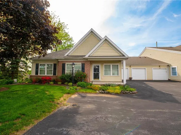 2442 Steeplechase Dr, Macungie, PA 18062