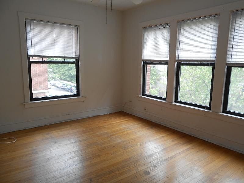 1st image of 514 W Cornelia Ave #211