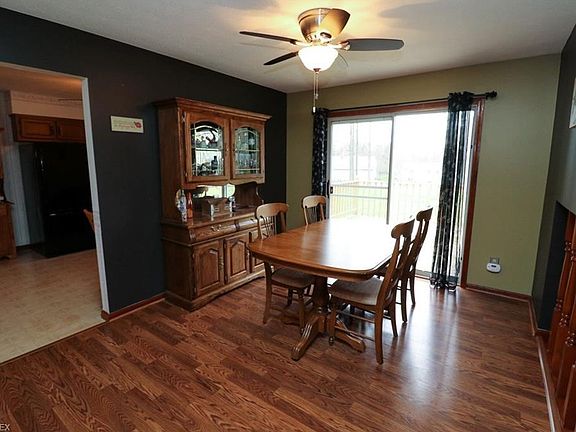 3rd image of 10134 Ridgewood Dr