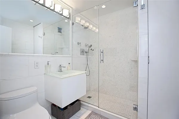 Sold by Qwest Residential Downtown LLC | media 16