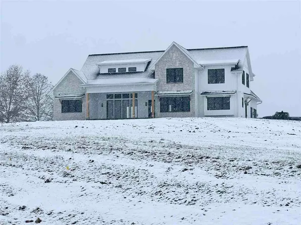 1371 Nutmeg Ave, Kalona, IA 52247