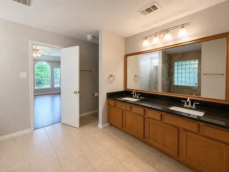 9324 Chesapeake Ln — Photo 14