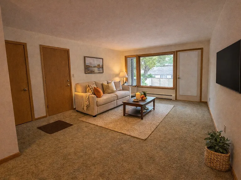 2402 Fremont Ave — Photo 4