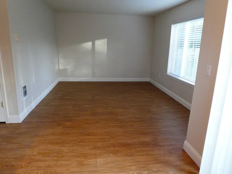 7123 SW Sagert St — Photo 2