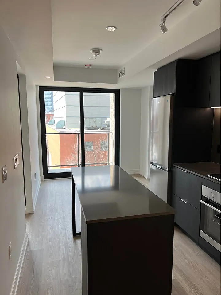 1 bed, 564 sqft, $1,700 — Photo 3