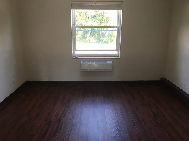 College View Apartments — Photo 18