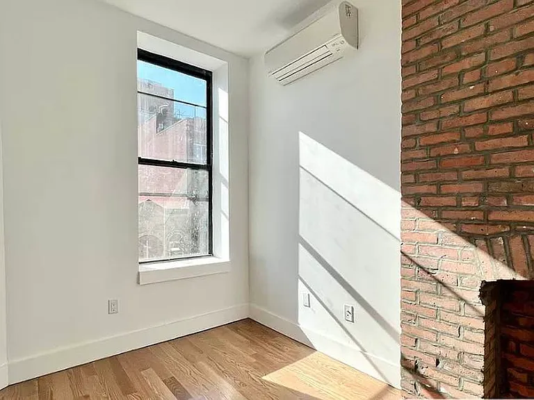 703 E 6th St #1A — Photo 5