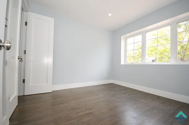 Rented by EXR | media 10