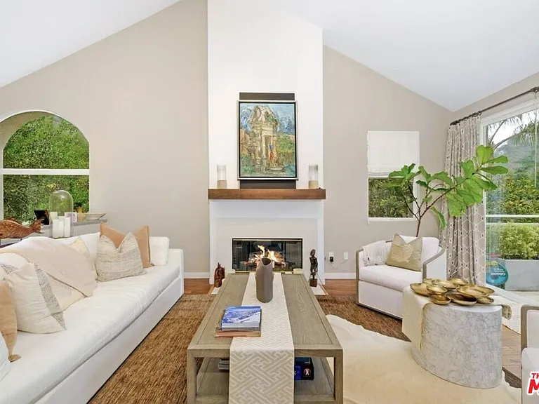 718 Palisades Dr — Photo 1