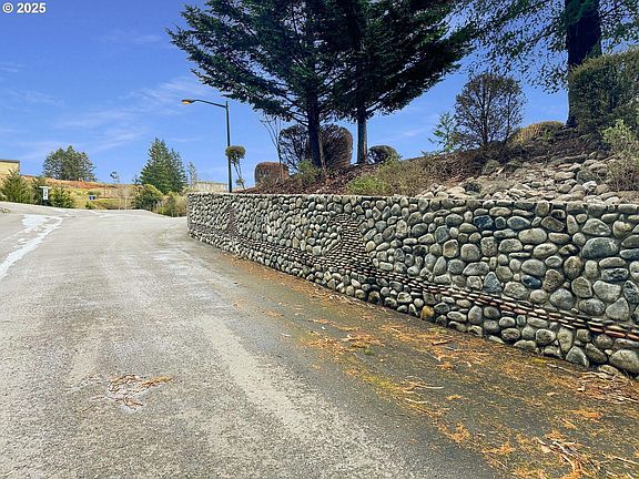 3rd image of 6894 Pacific Terrace Loop