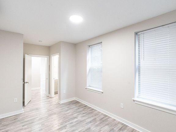 2nd image of 3131 Custer St #Pa029403