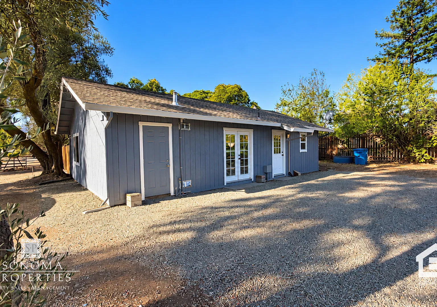 Remodeled 2BD/1BA Cottage in Kenwood — Photo 1