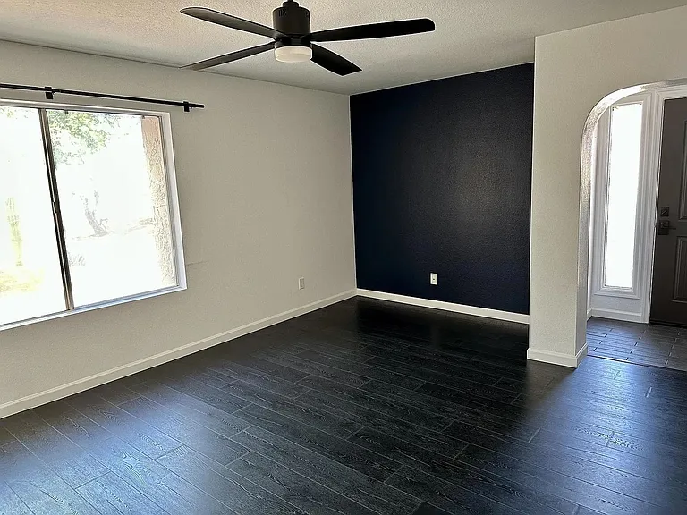 826 E Eugie Ave — Photo 7
